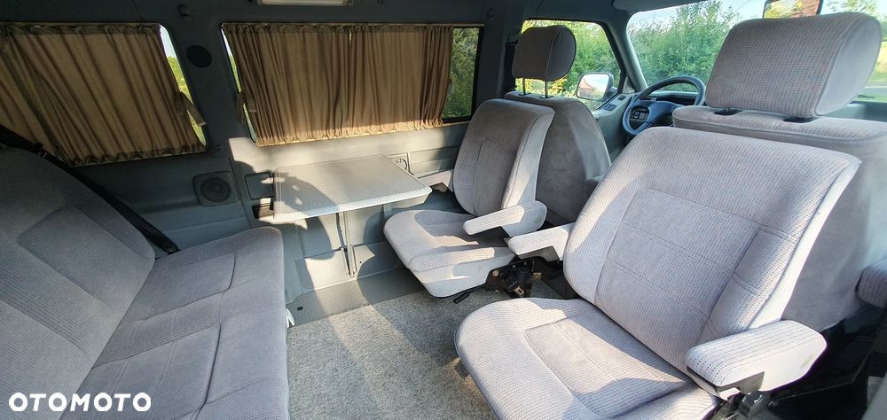 Volkswagen Multivan - 10