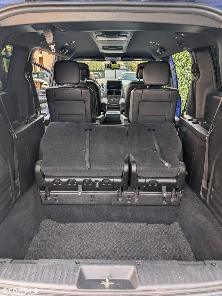Dodge Grand Caravan - 12