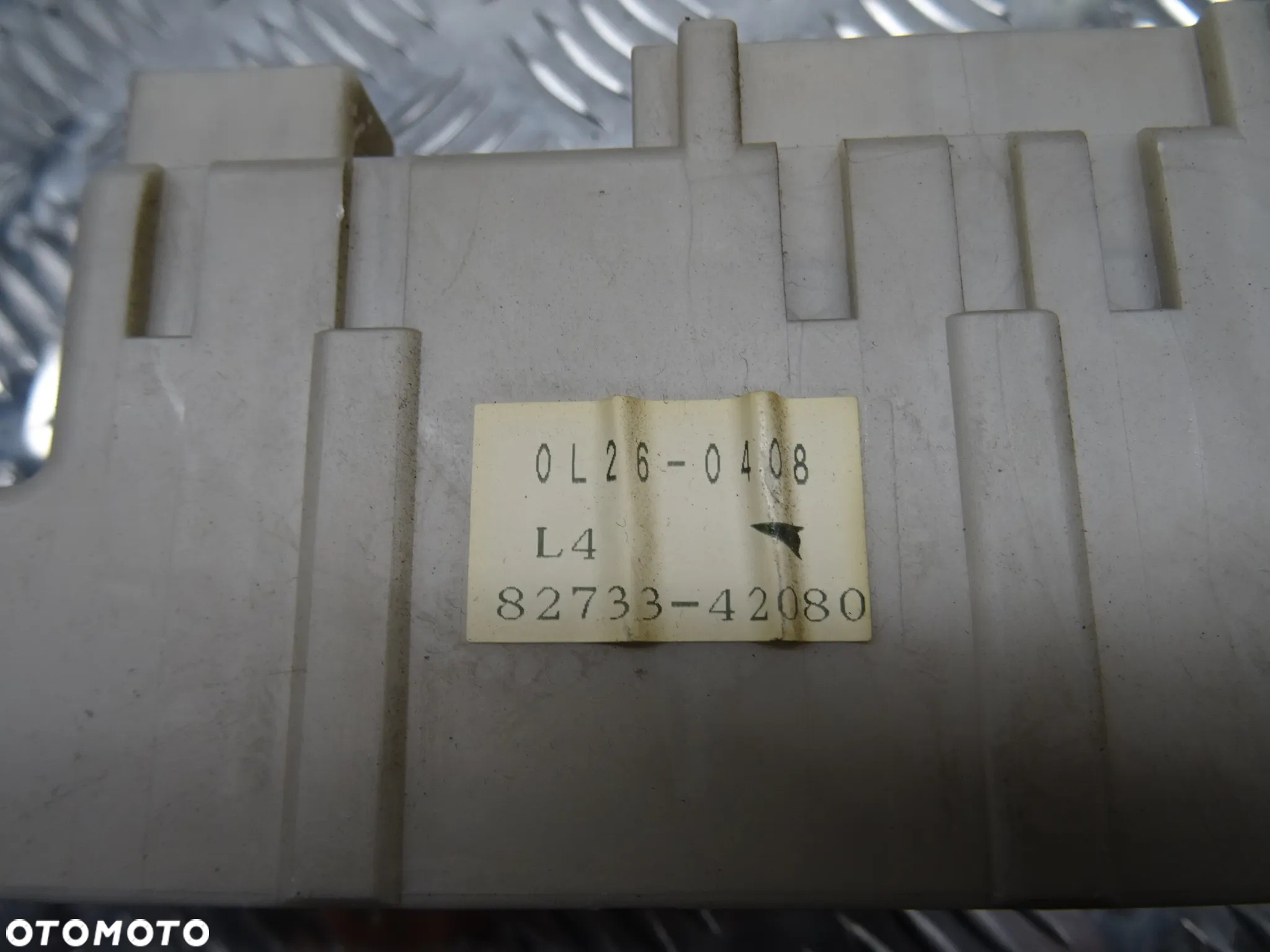 TOYOTA RAV4 II LIFT 2.0 B SKRZYNKA BEZPIECZNIKÓW 82733-42080 - 3