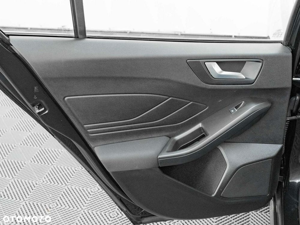 Ford Focus 1.0 EcoBoost Titanium - 24