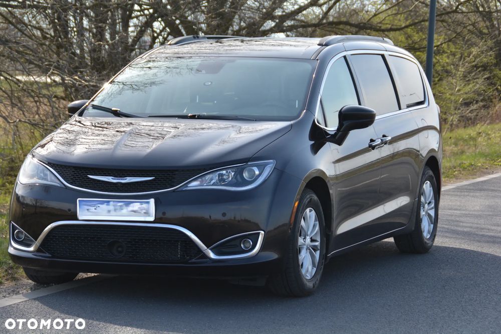 Chrysler Pacifica - 6