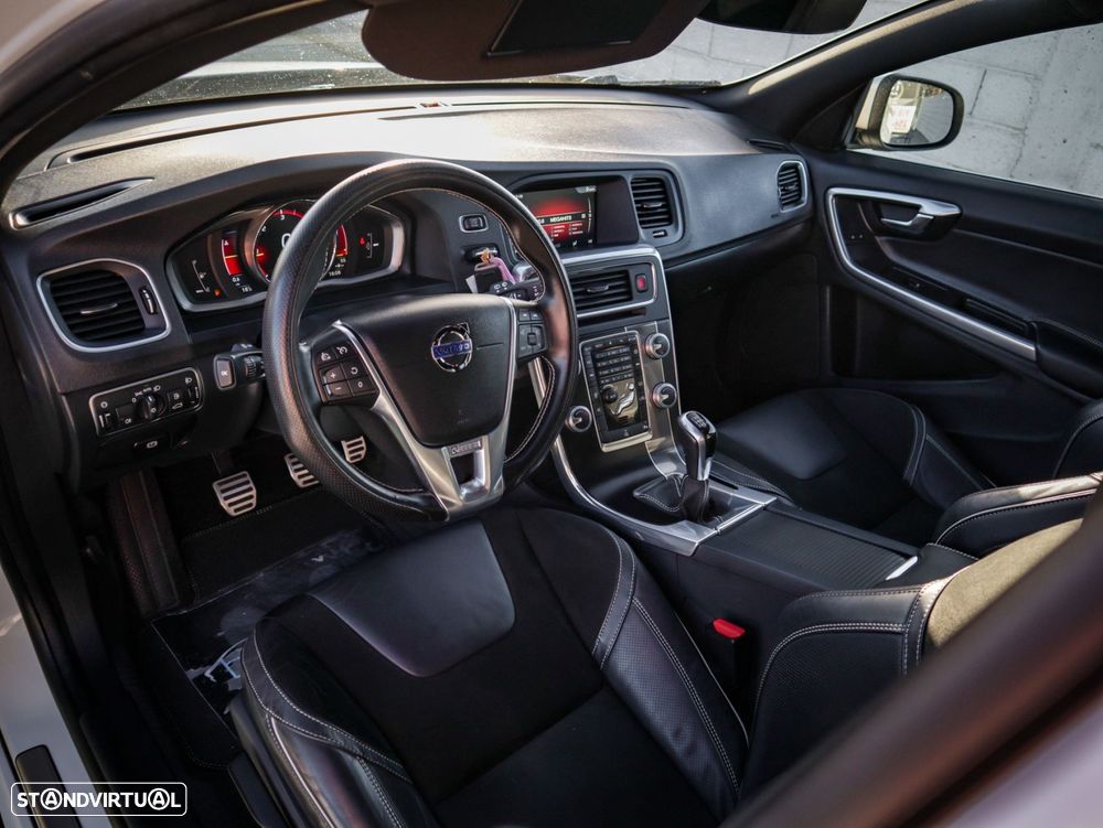 Volvo V60 2.0 D2 R-Design - 22