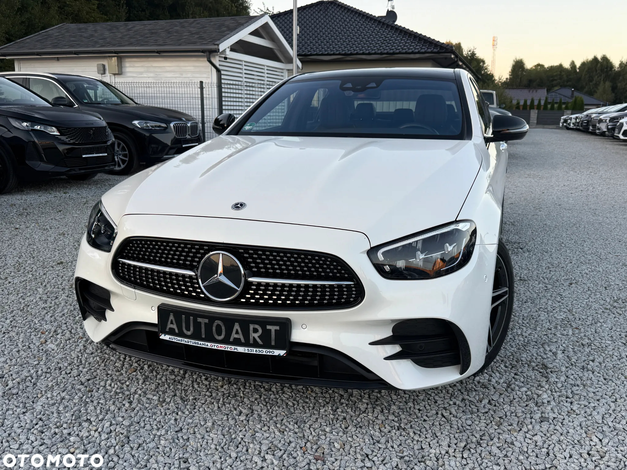 Mercedes-Benz Klasa E 220 d 4Matic T 9G-TRONIC AMG Line - 3
