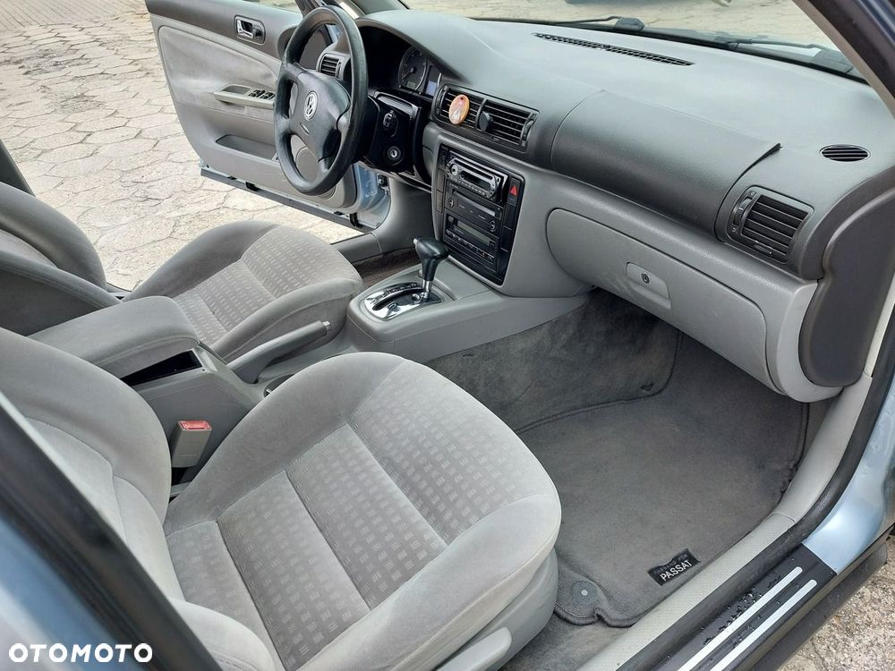Volkswagen Passat - 13