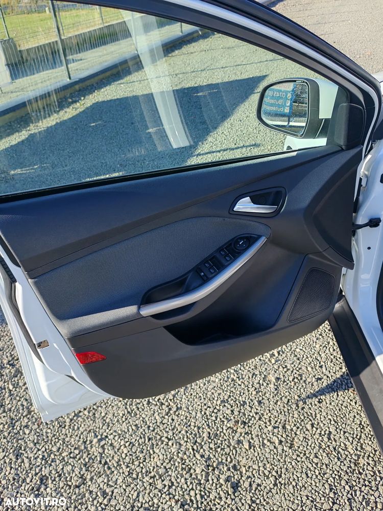 Ford Focus Turnier 1.0 EcoBoost Start-Stopp-System Business Edition - 11