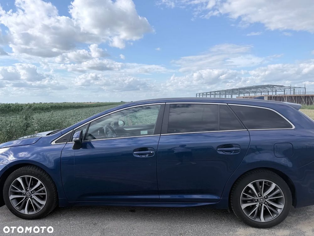 Toyota Avensis 1.8 Premium MS - 4