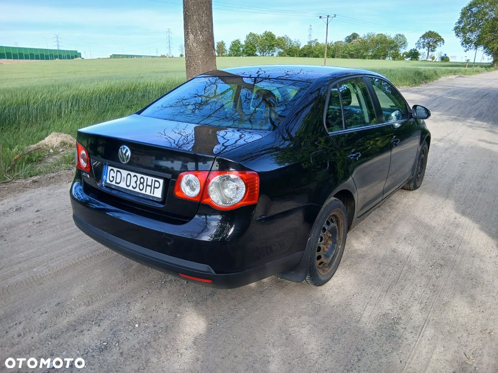 Volkswagen Jetta 1.9 TDI Sportline - 2
