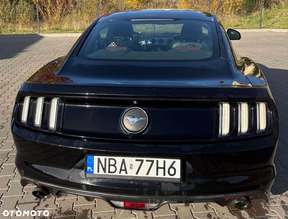 Ford Mustang - 4
