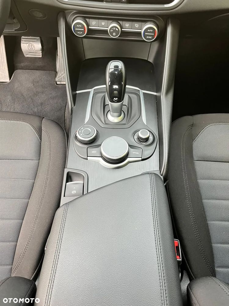 Alfa Romeo Giulia - 7