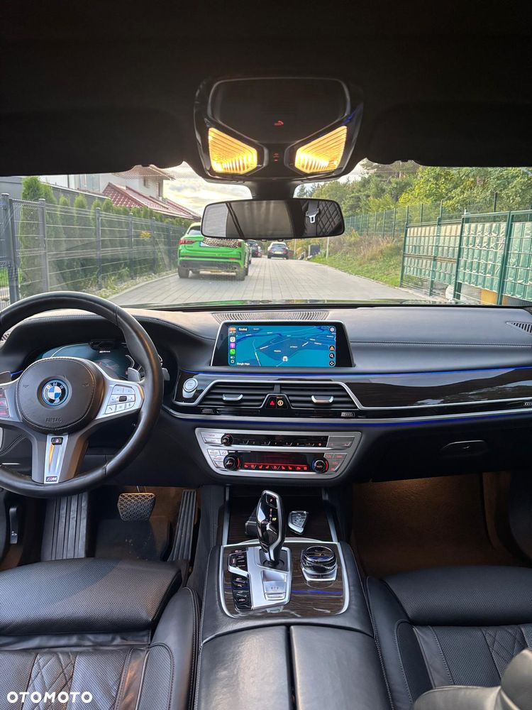 BMW Seria 7 745e sport - 10