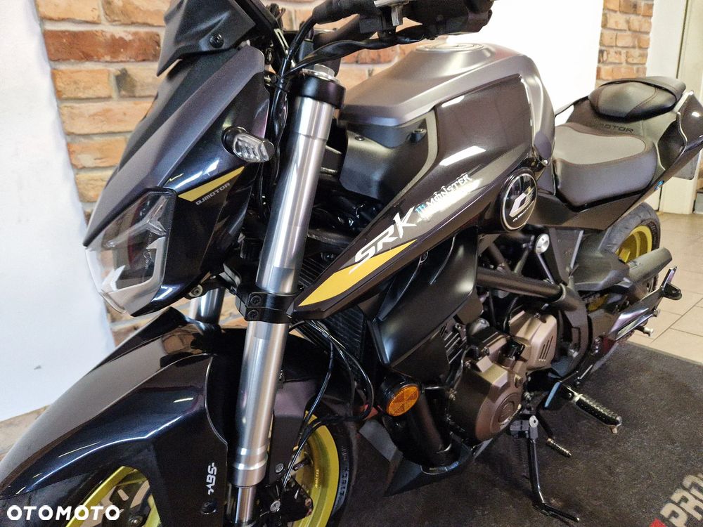 QJMOTOR SRK 700 - 18