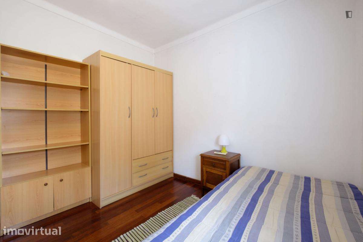 Quarto - localizado em Montes Claros Coimbra - Grande imagem: 5/23