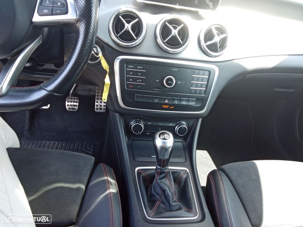 Mercedes-Benz CLA 180 d Shooting Brake AMG Line - 21