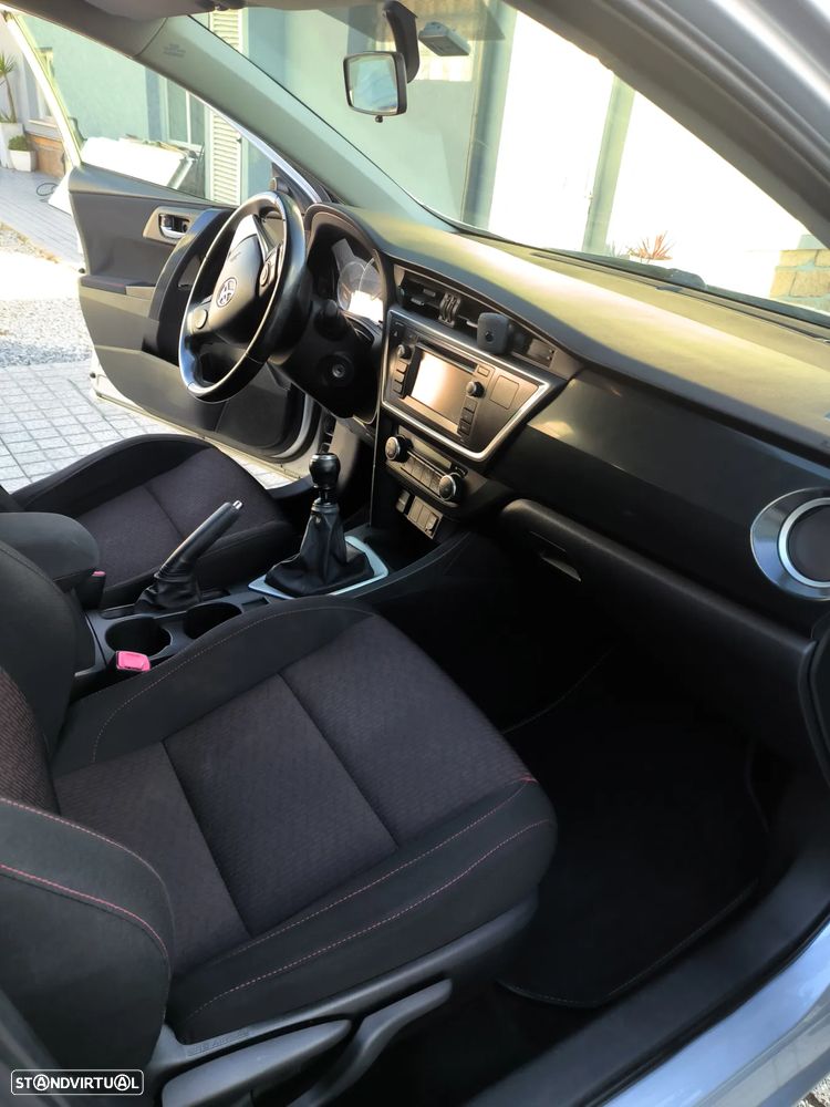 Toyota Auris Touring Sports 1.4 D-4D Com+P.Sport - 15