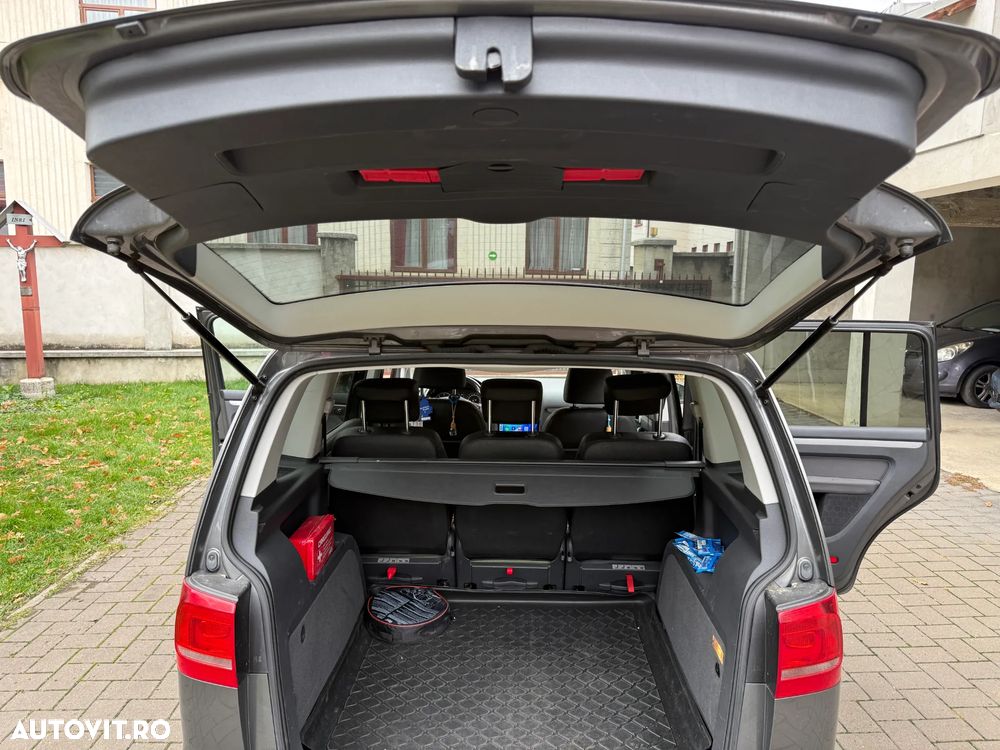 Volkswagen Touran 2012 photo 5