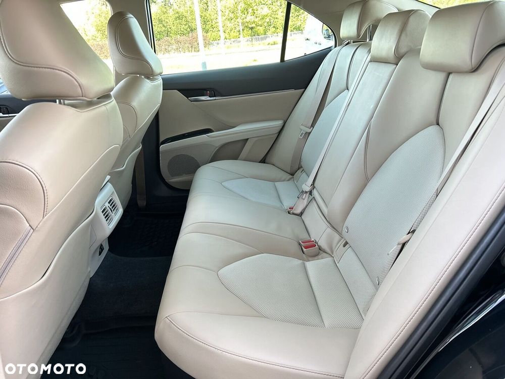 Toyota Camry 2.5 Hybrid Comfort CVT - 25