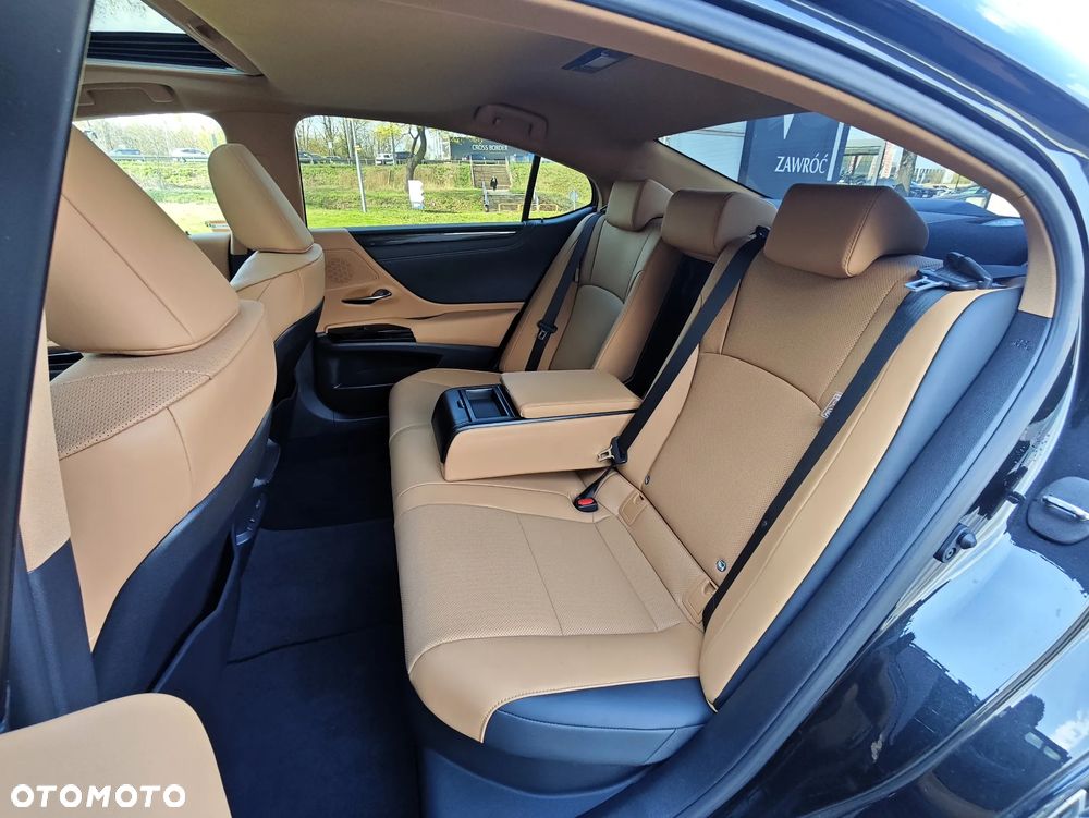 Lexus ES 300h Business Edition - 12