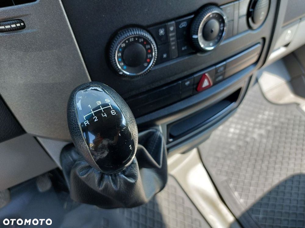 Mercedes-Benz Sprinter - 15