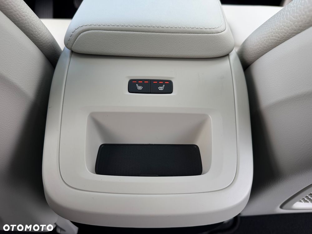 Volvo XC 60 B4 D Plus Dark - 30