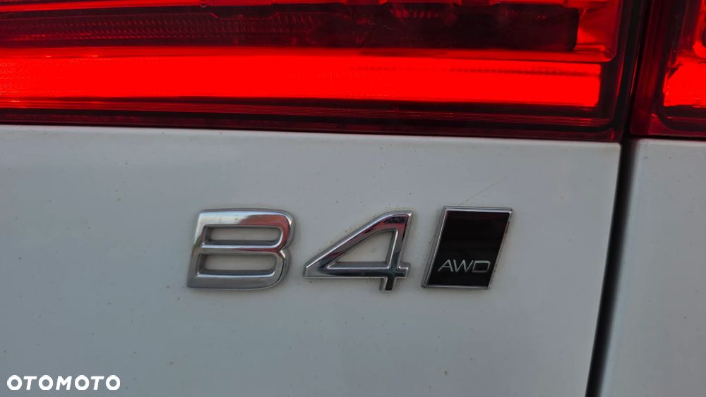 Volvo XC 60 B4 D AWD Momentum - 11