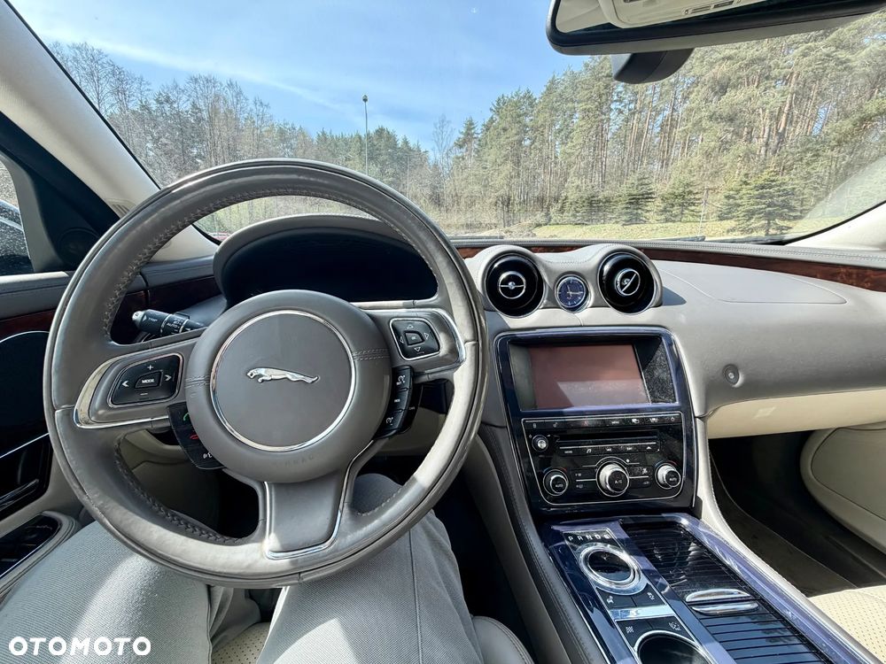 Jaguar XJ 3.0 D V6 LWB Premium Luxury - 13