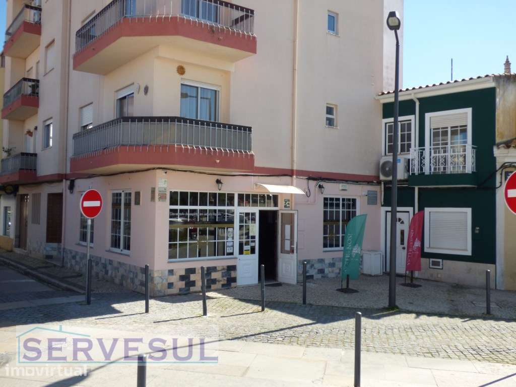 Propriedade composta por uma casa de habitação Duplex com 2 quartos... - Grande imagem: 3/17