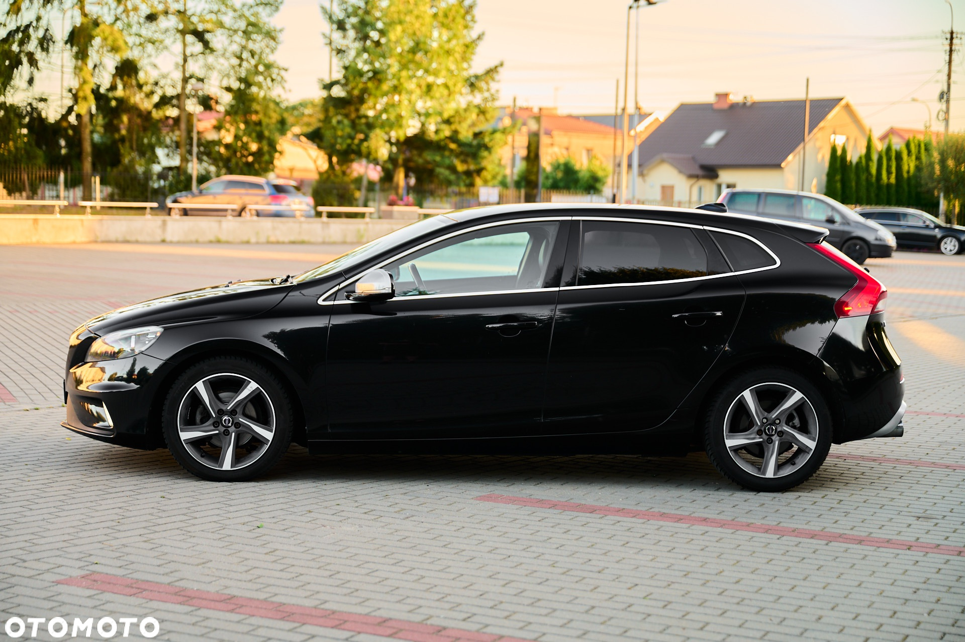 Volvo V40 D2 R-Design - 8