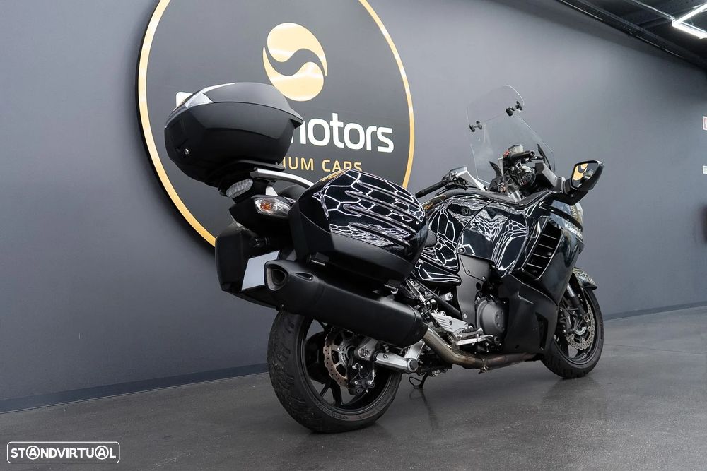 Kawasaki GTR 1400 - 5