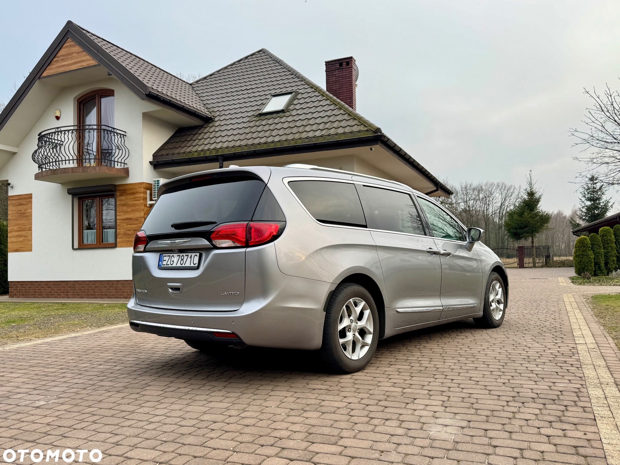 Chrysler Pacifica - 4