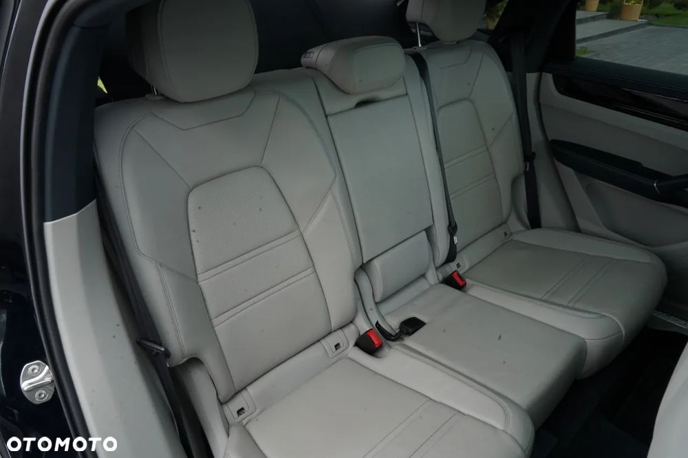 Porsche Cayenne Platinum Edition - 36