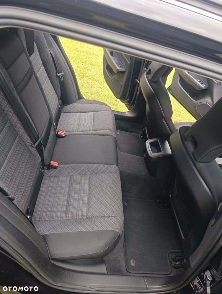 Volvo V60 D4 Momentum Pro - 12