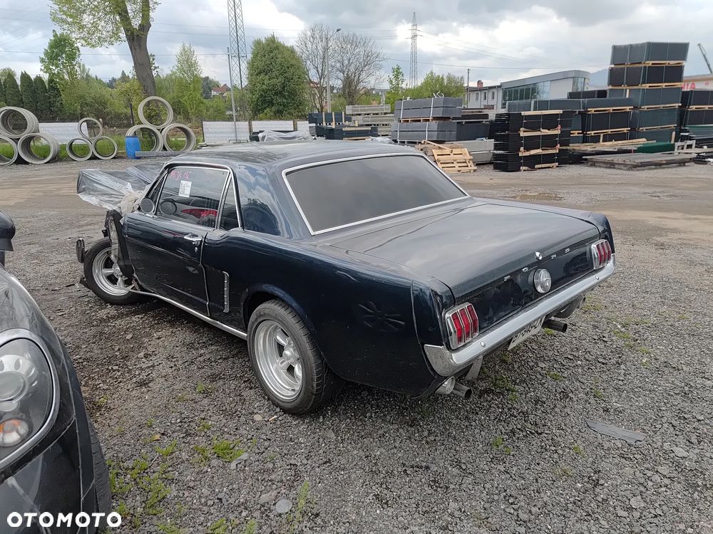 Ford Mustang - 7
