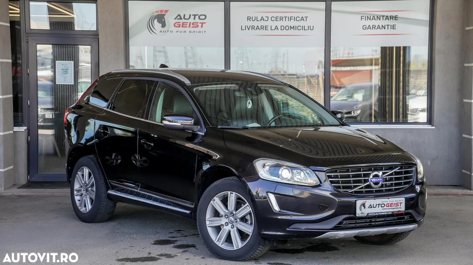 Volvo XC 60 D4 AWD Momentum - 4