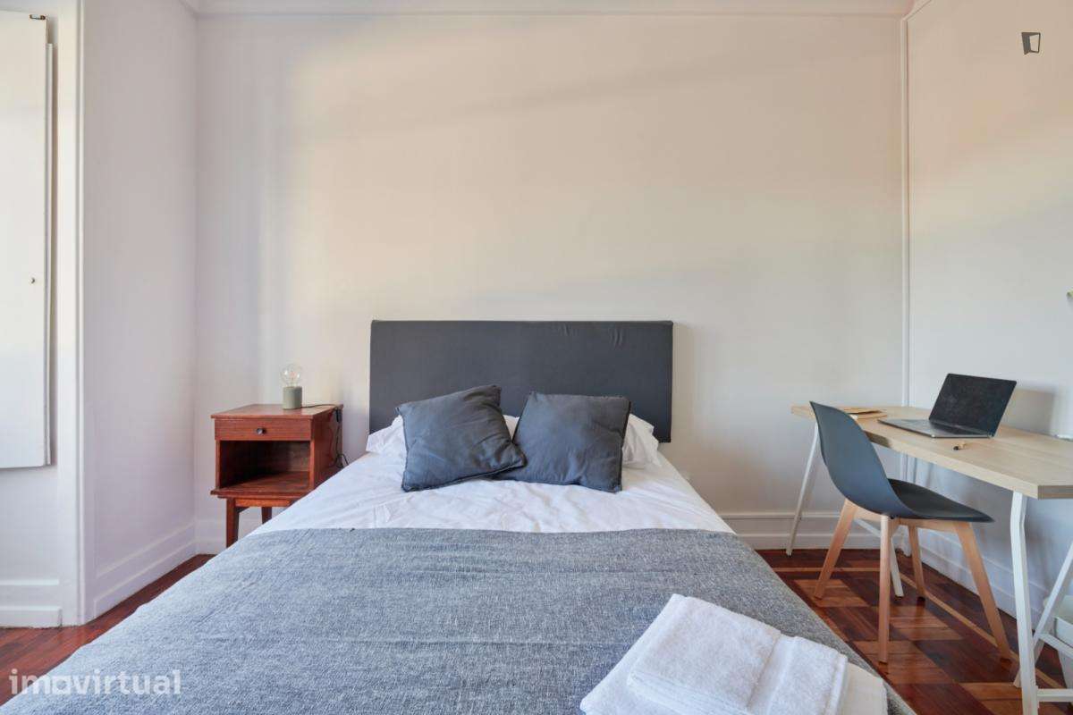 Quarto - localizado em Marquês de Pombal Lisbon - Grande imagem: 3/26