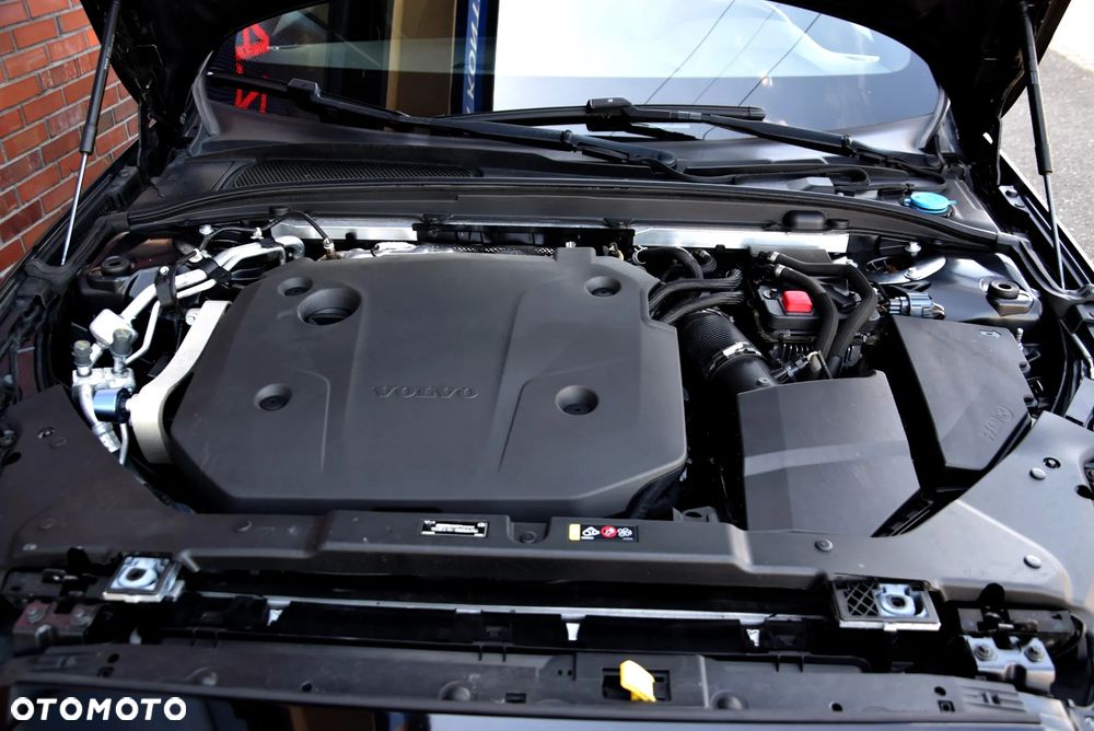 Volvo V60 B4 D R-Design - 20