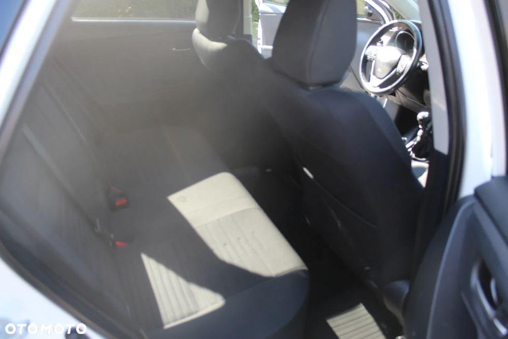 Toyota Auris 1.33 Dual-VVT-i Comfort - 23