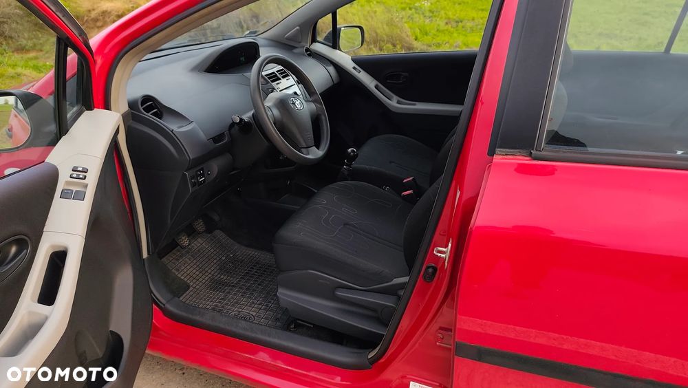 Toyota Yaris - 16