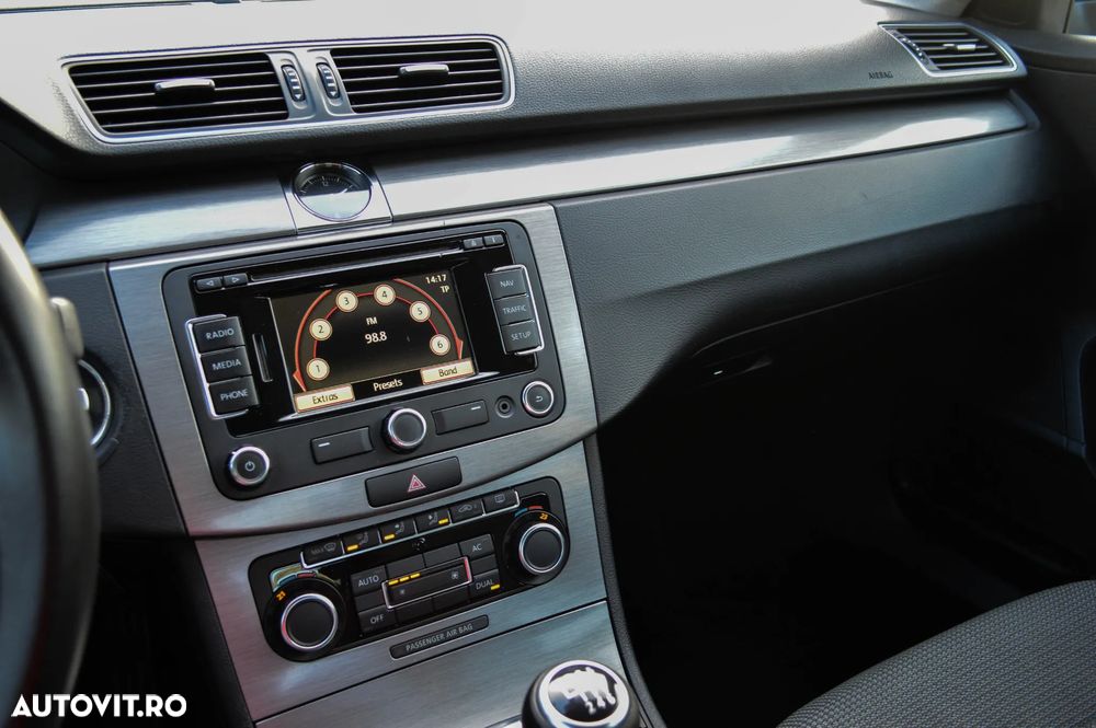 Volkswagen Passat 2.0 Blue TDI SCR Comfortline - 7