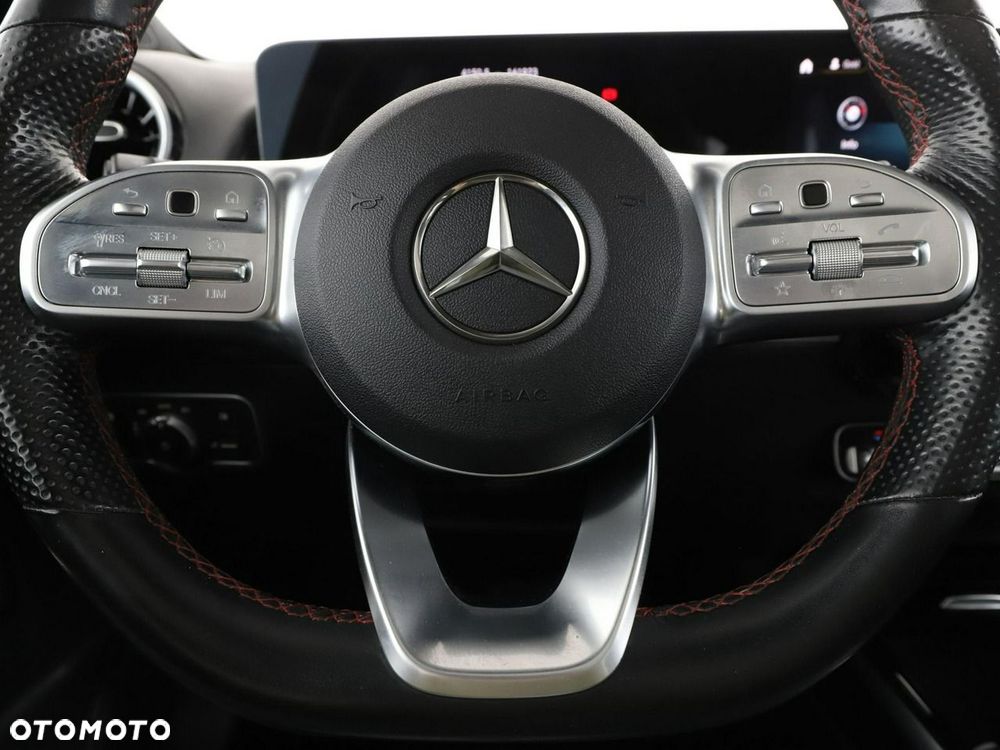 Mercedes-Benz GLB 220 d 4Matic 8G-DCT AMG Line - 22