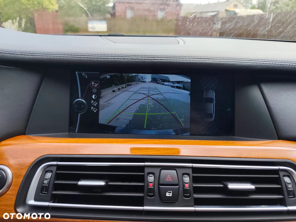 BMW Seria 7 750i L xDrive - 24