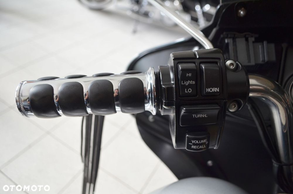 Harley-Davidson FLHT Electra Glide Standard - 34