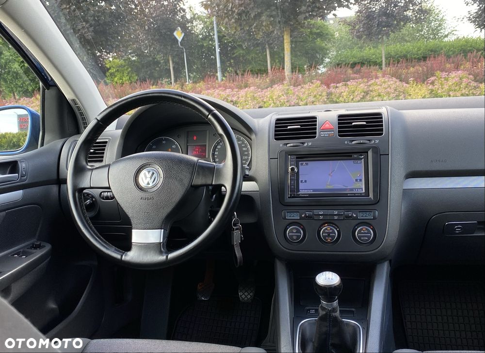 Volkswagen Golf - 2