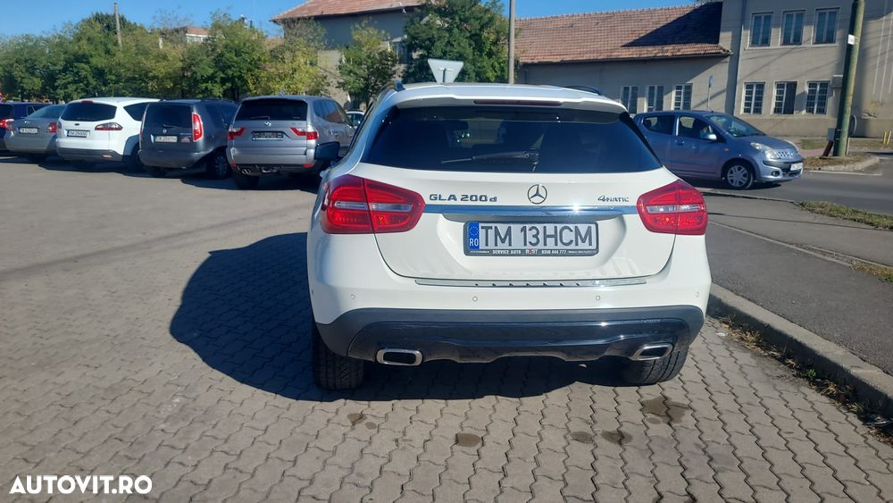 Mercedes-Benz GLA - 9