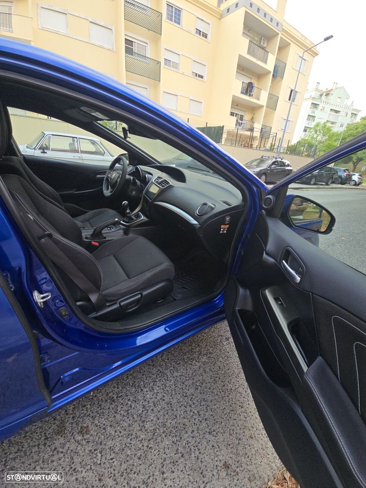 Honda Civic 1.6 i-DTEC Comfort Navi - 25