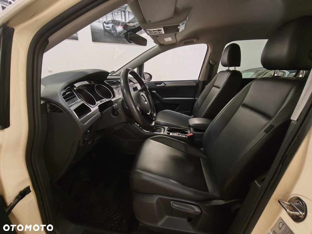 Volkswagen Touran - 14