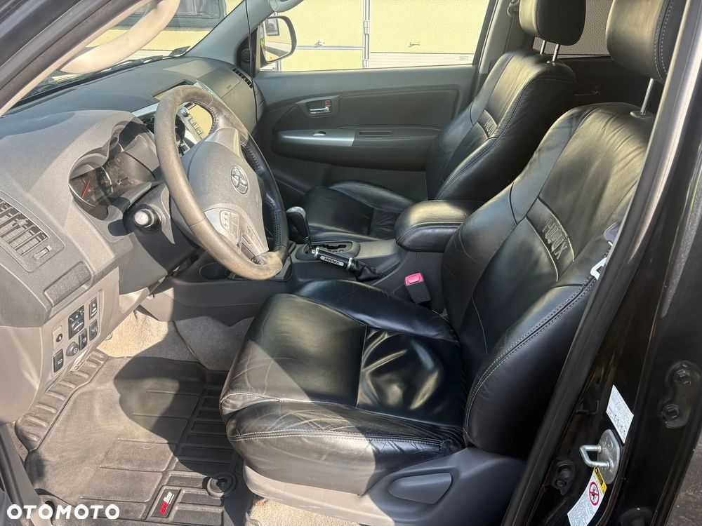 Toyota Hilux 3.0 D-4D Invincible - 11