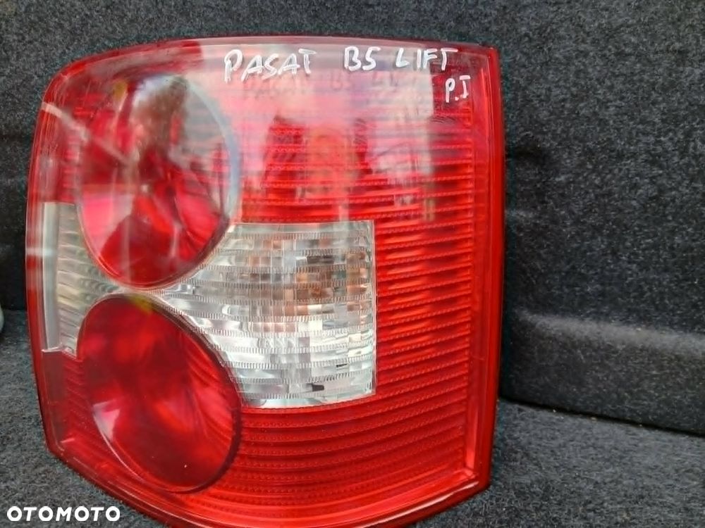 Volkswagen Passat B5 kombi lift lampa tylna prawa. - 2