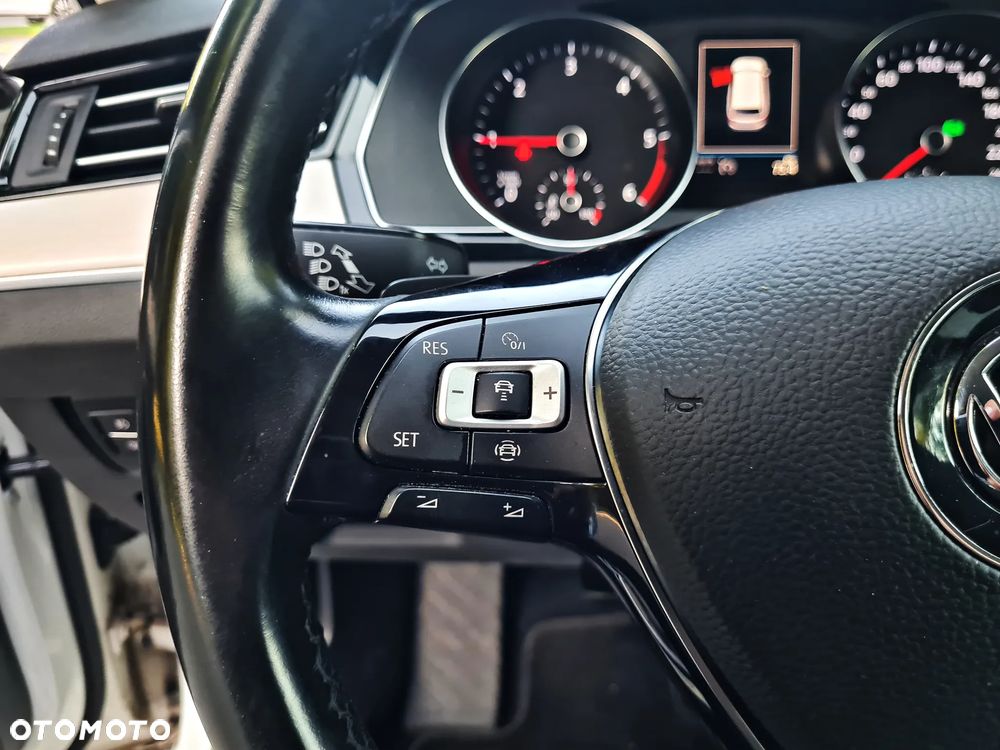 Volkswagen Passat 2.0 TDI Bi-Turbo BMT 4Mot Highline DSG - 25