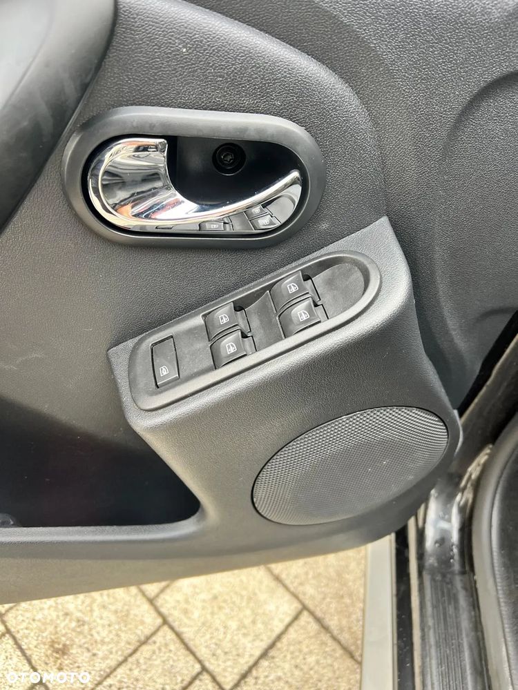 Dacia Duster 1.6 Blackstorm 4x4 - 19