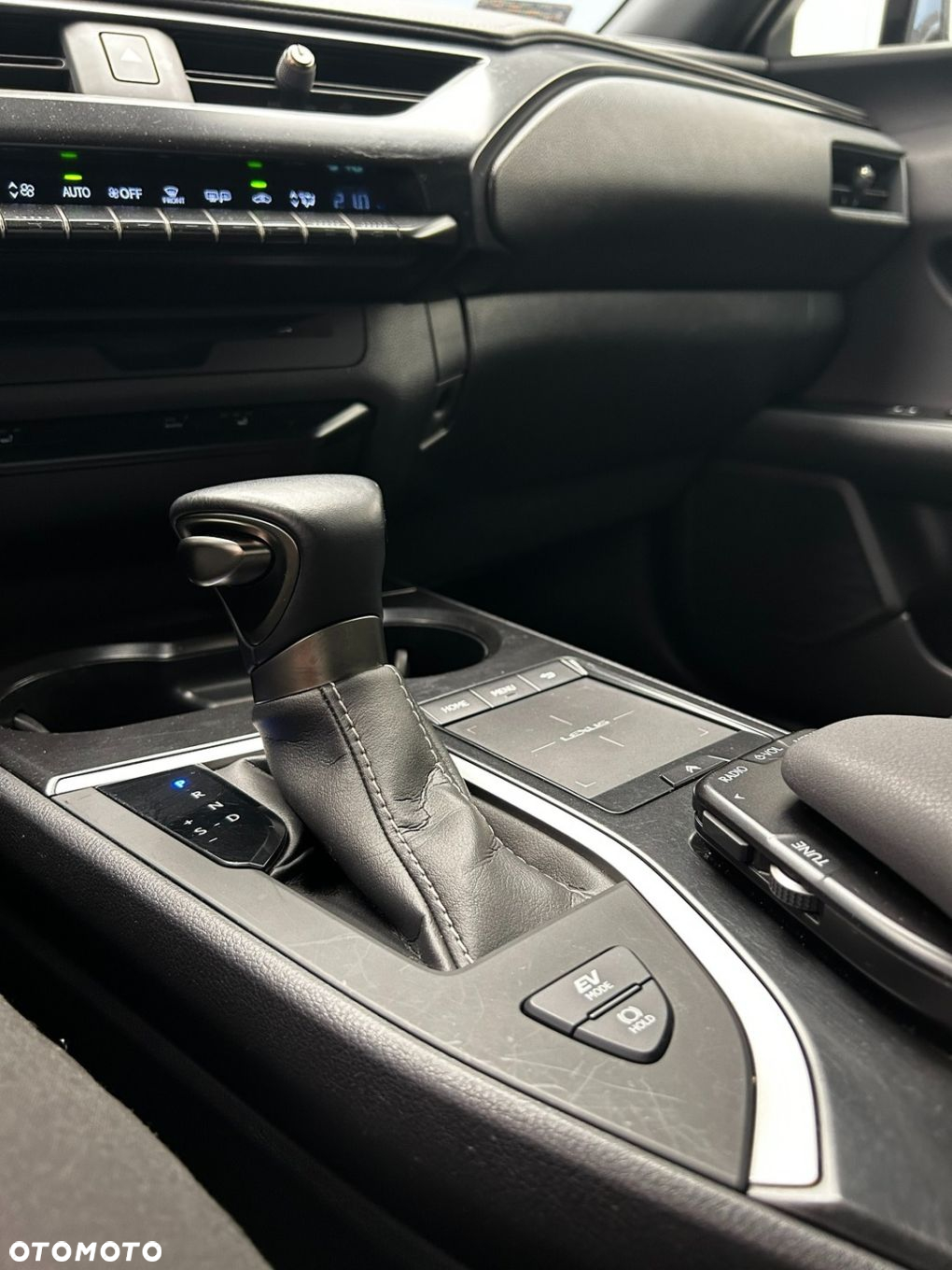 Lexus UX 250h GPF F Impression 2WD - 17